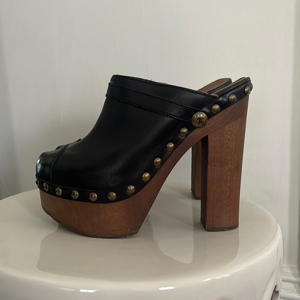 CHANEL CLOG  4” wood and black leather circa 2010 size 38 1/5